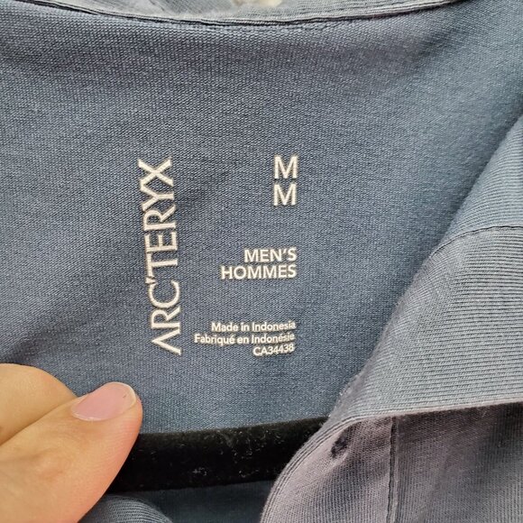 ArcTeryx Shirt Mens Medium Light Blue Short Sleeve Polo Cotton/Polyester Blend - Picture 2 of 8